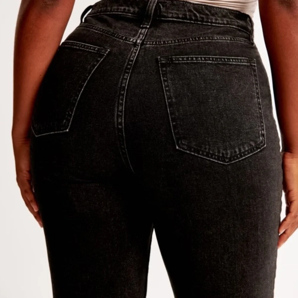 Abercrombie Curve Love Ultra High Rise Ankle Straight Jean Black Regular - Picture 7 of 9